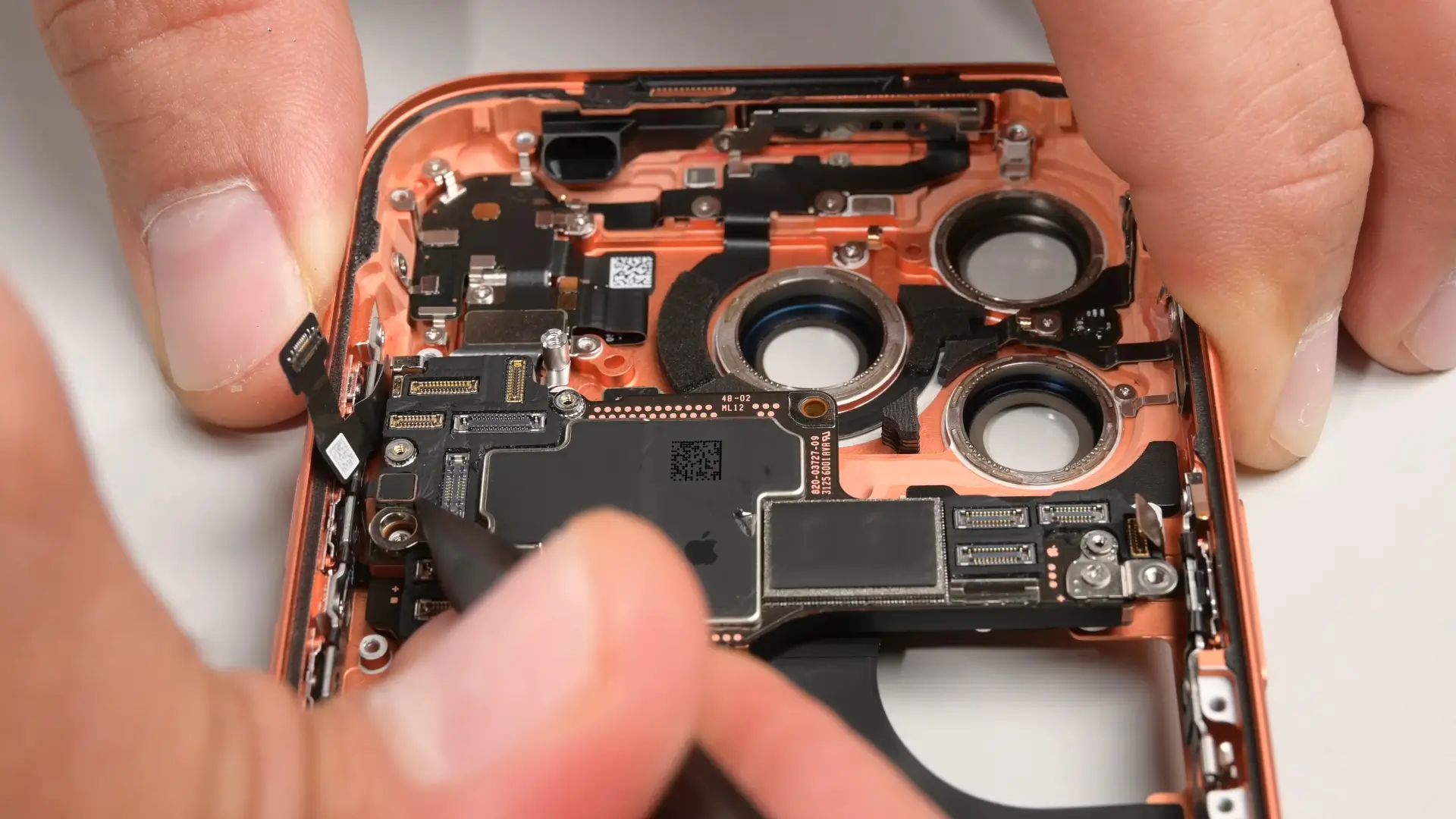 iphone-17-pro-ifixit